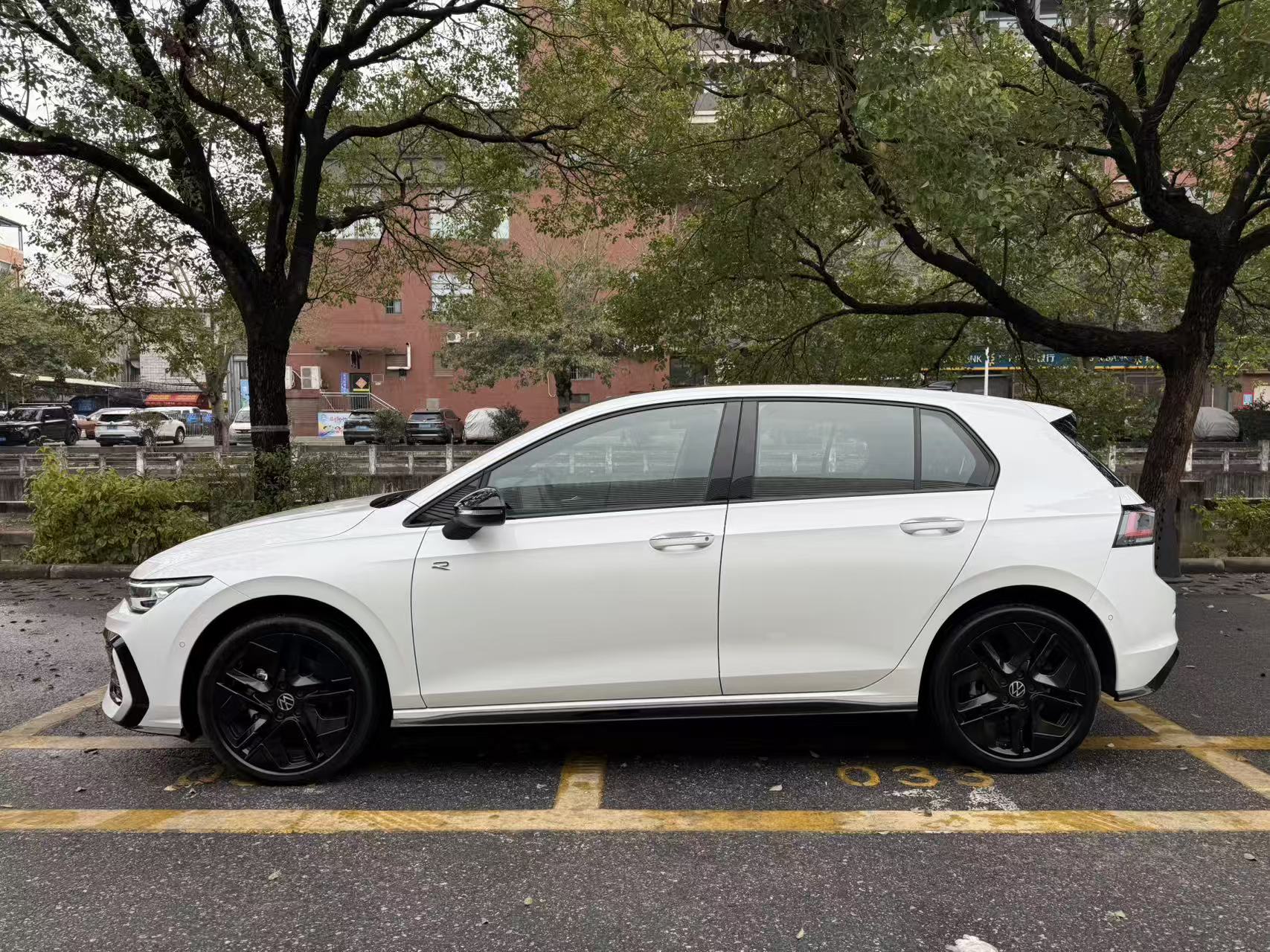 2024 VW GOLF thumbnail 2