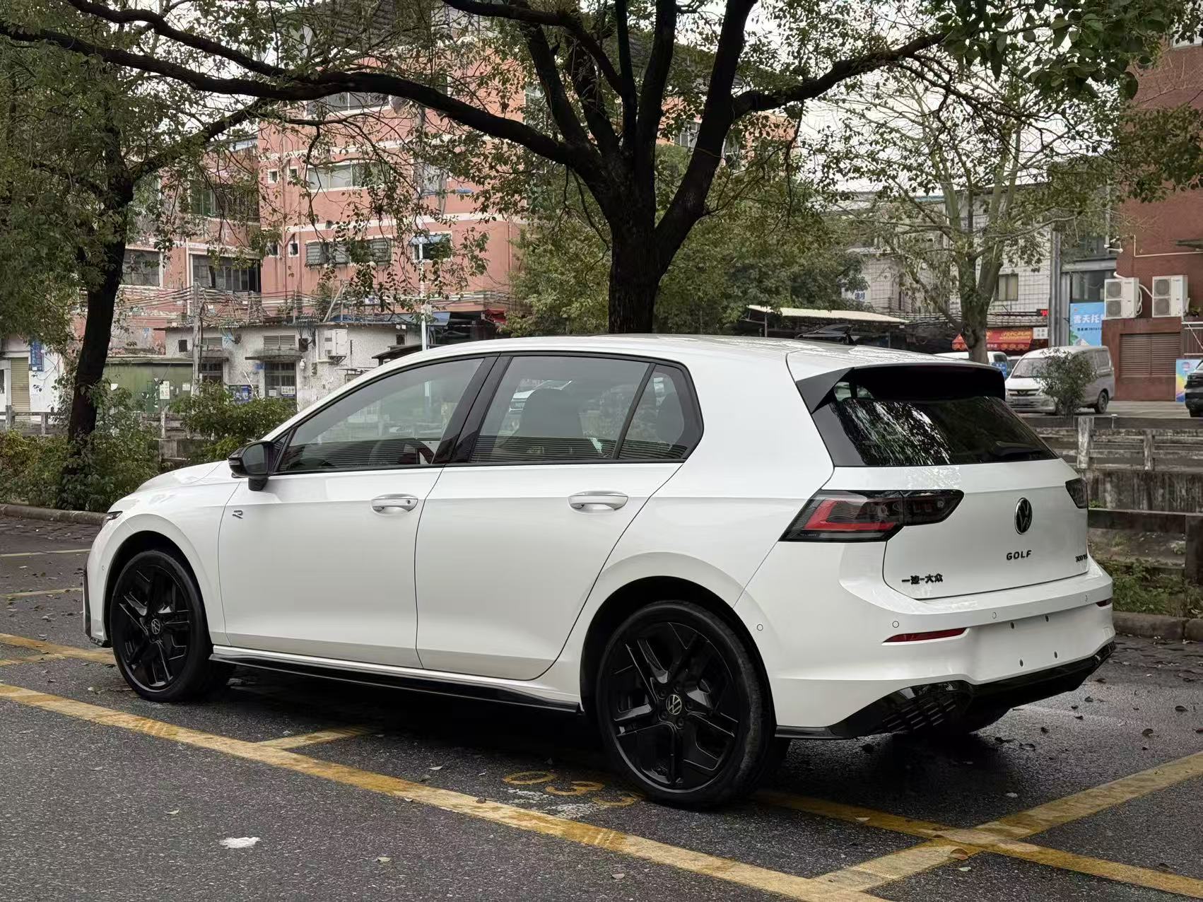 2024 VW GOLF thumbnail 3