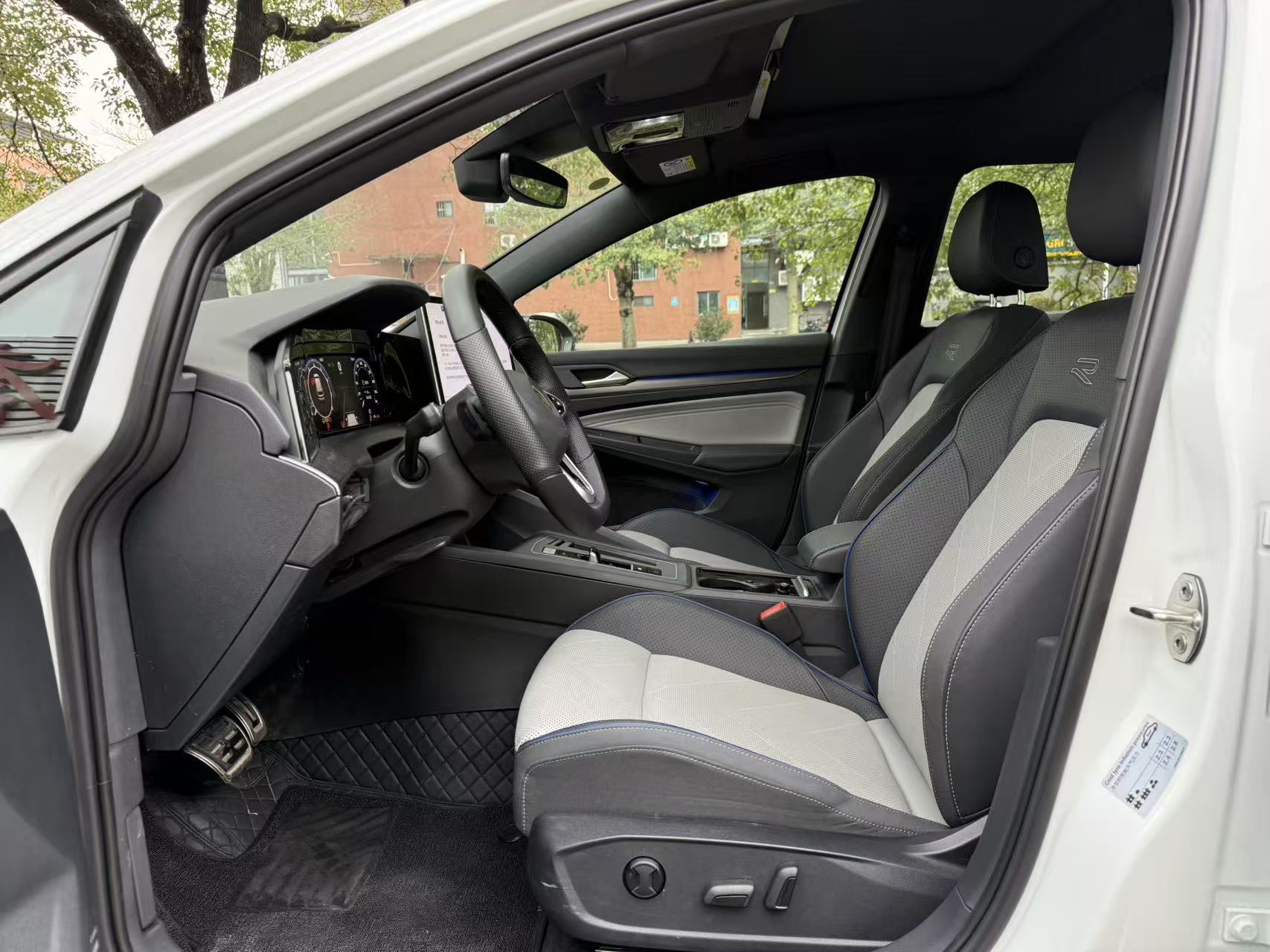 2024 VW GOLF thumbnail 5