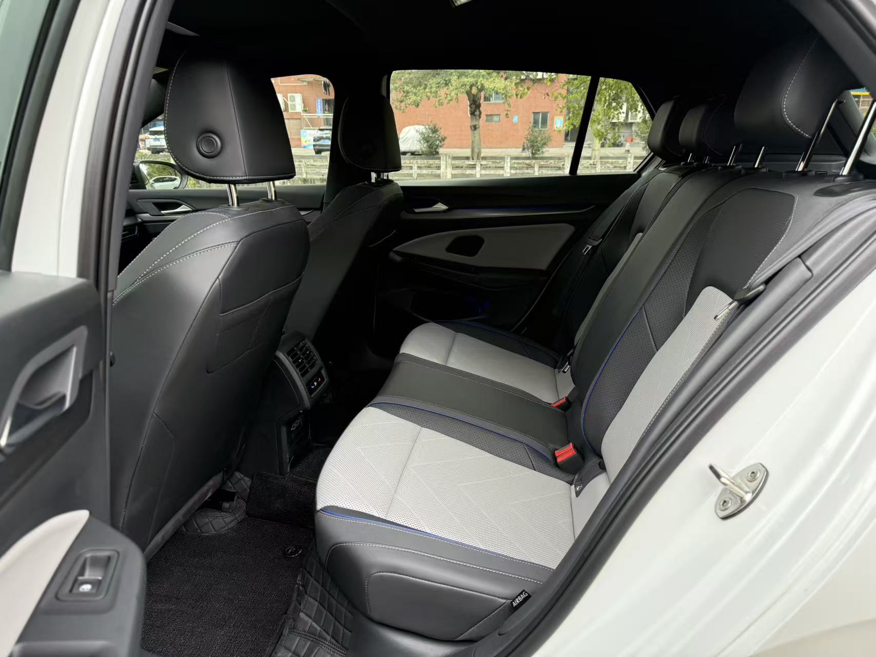 2024 VW GOLF thumbnail 6