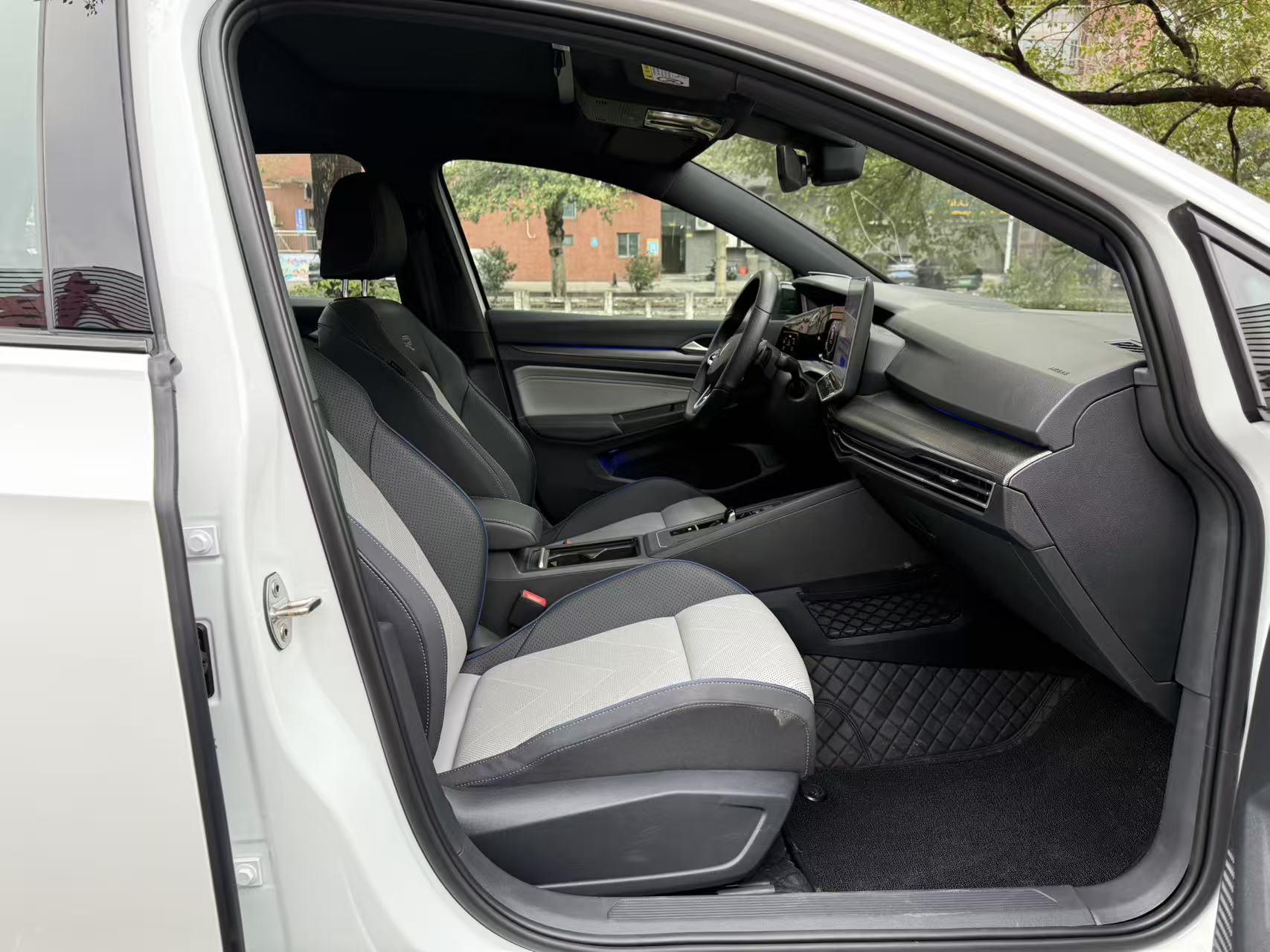 2024 VW GOLF thumbnail 8