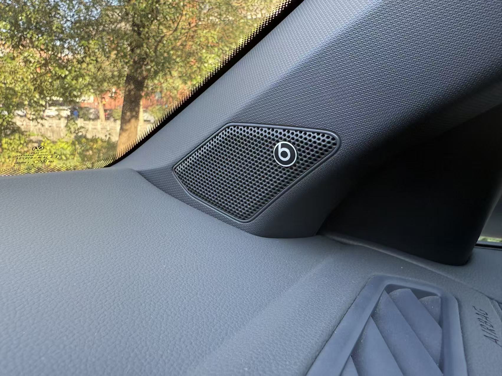 2023 VW T-ROC thumbnail 7