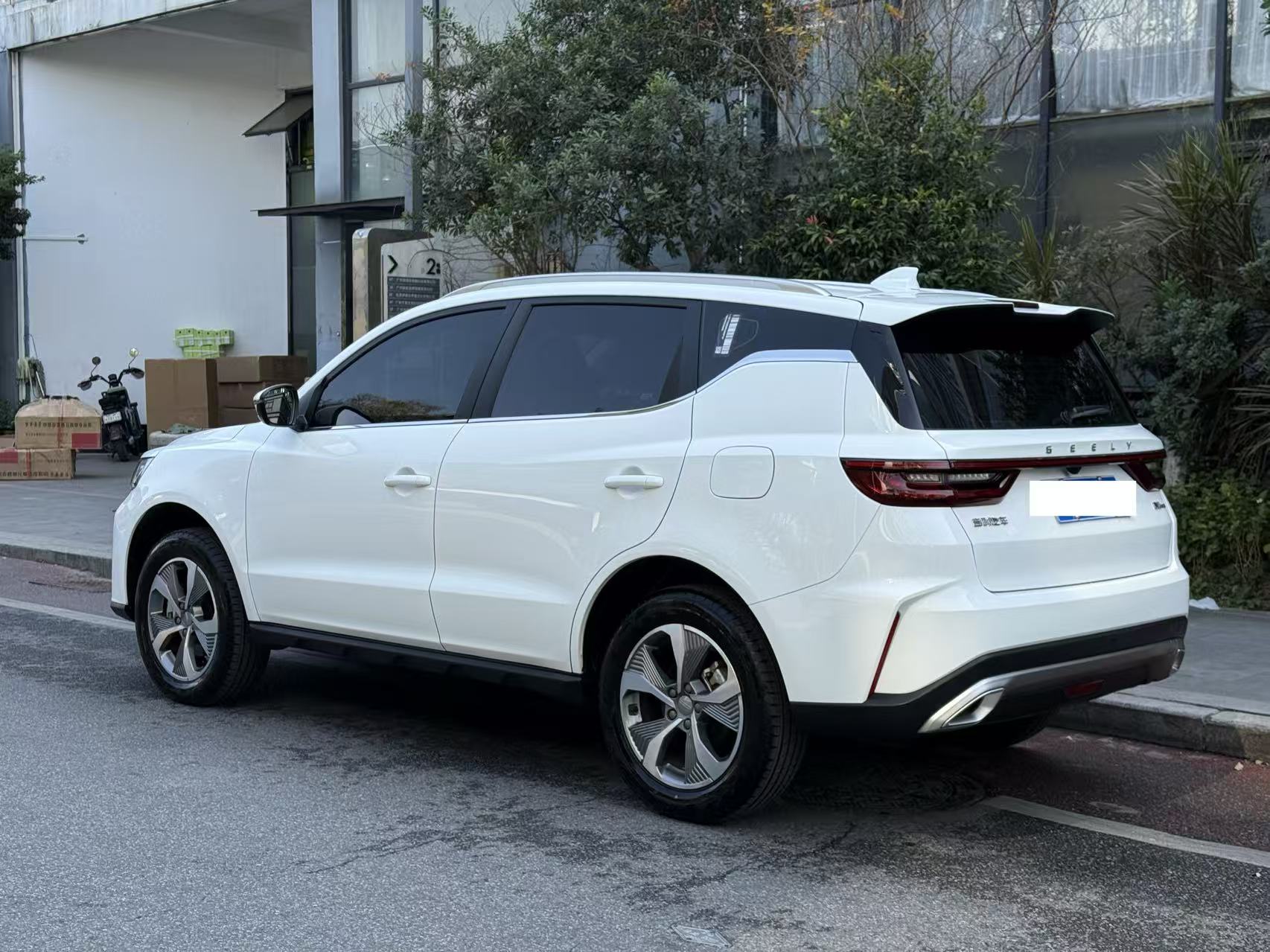 2024 GEELY OKAVANGO thumbnail 4