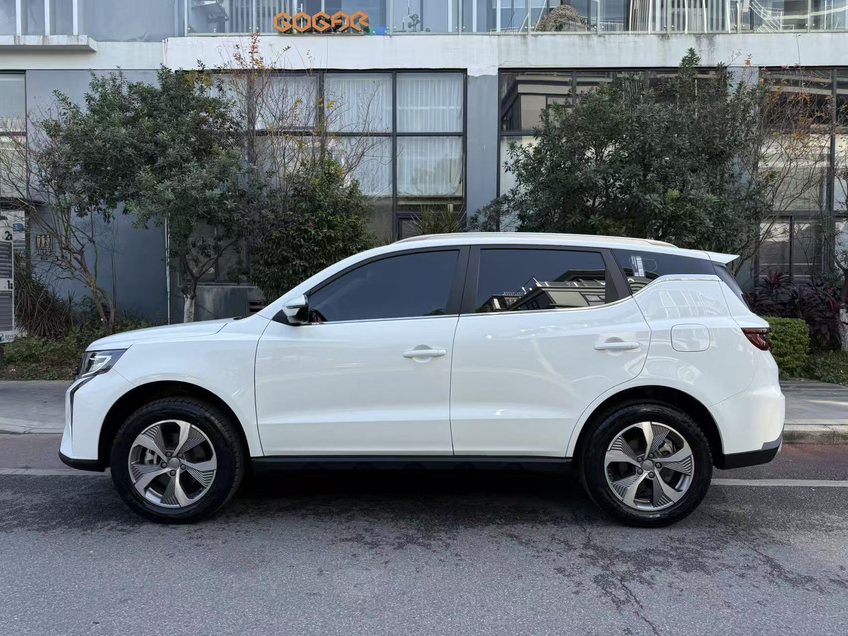 2024 GEELY OKAVANGO thumbnail 5