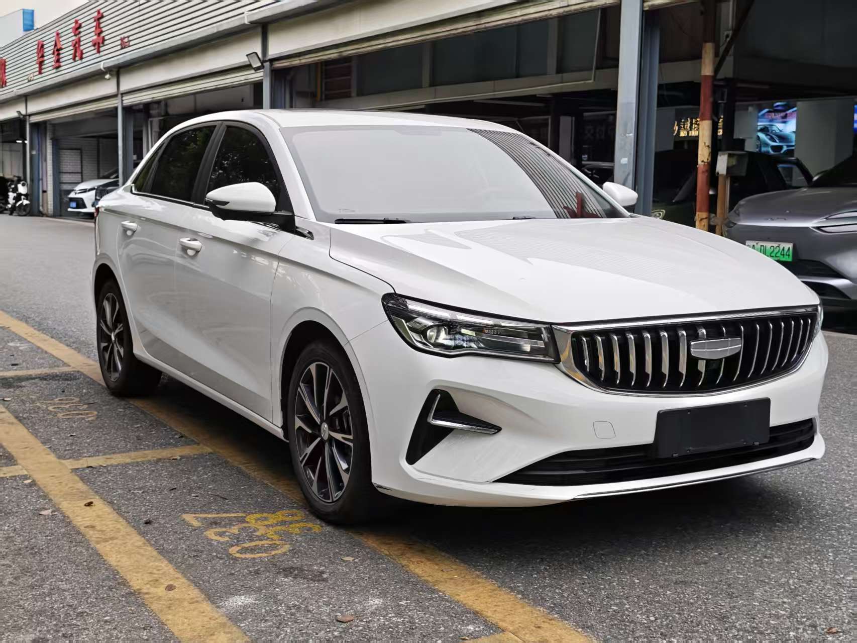 2024 GEELY EMGRAND thumbnail 3