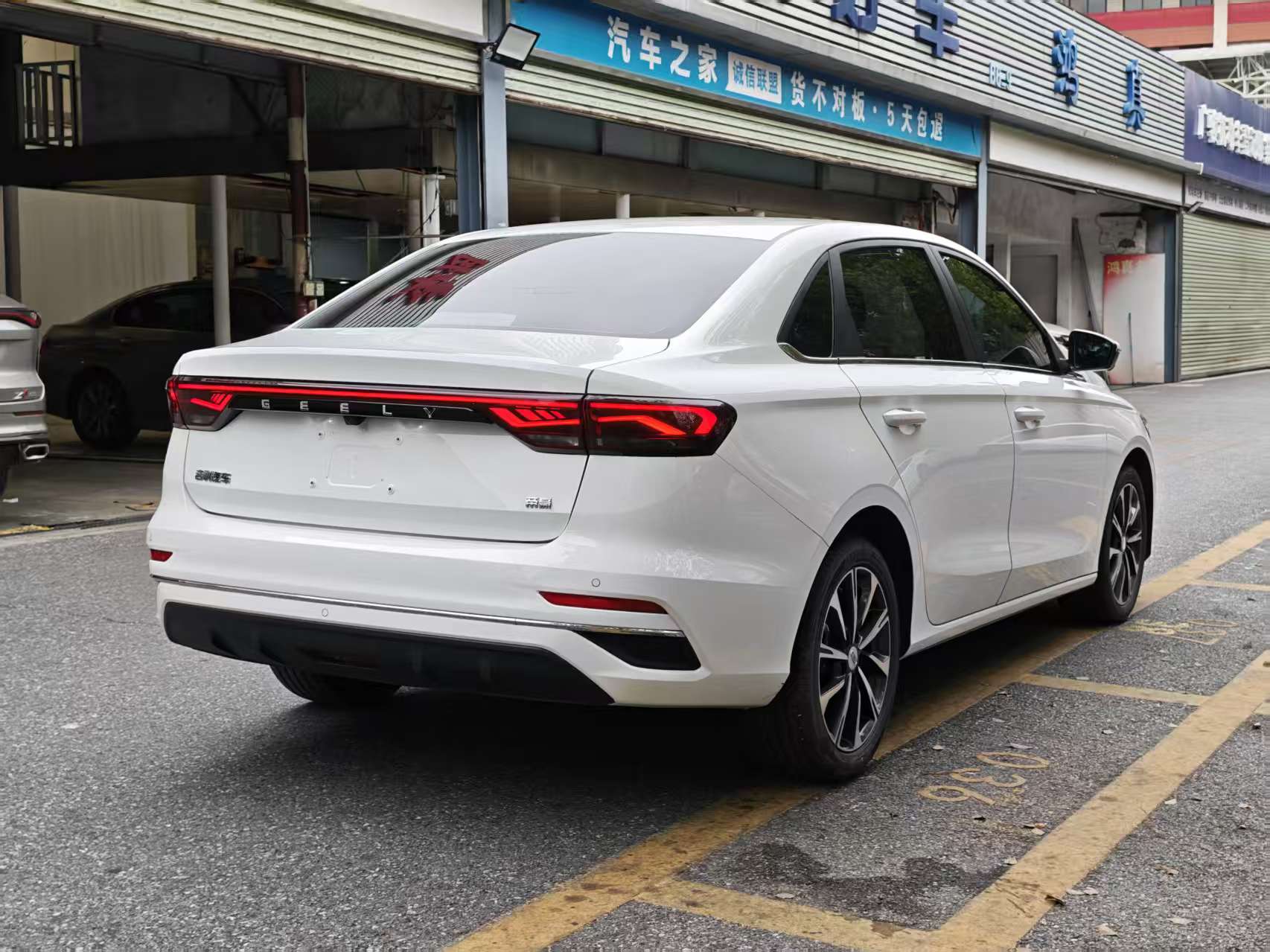 2024 GEELY EMGRAND thumbnail 4