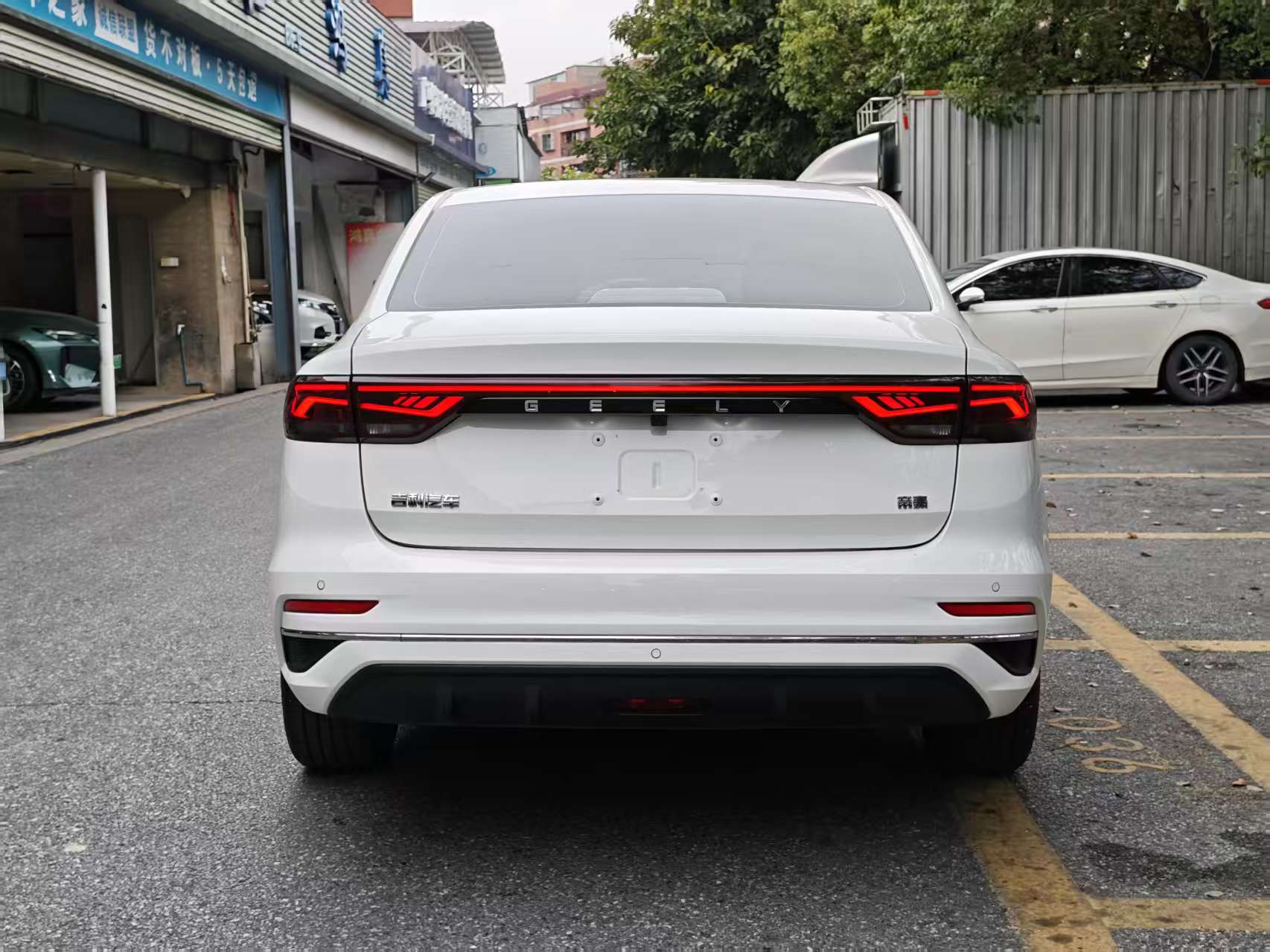 2024 GEELY EMGRAND thumbnail 5