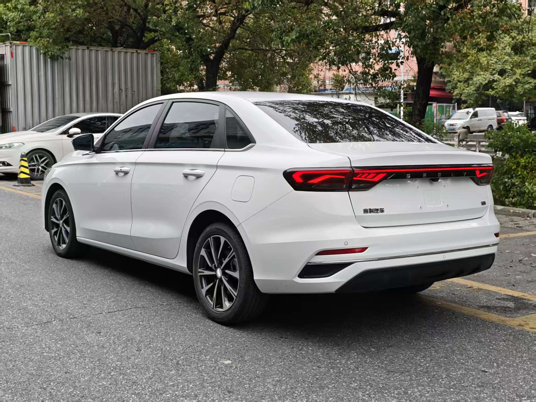 2024 GEELY EMGRAND thumbnail 6