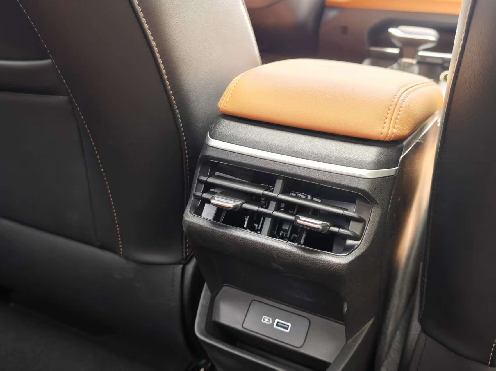 2024 GEELY EMGRAND thumbnail 12