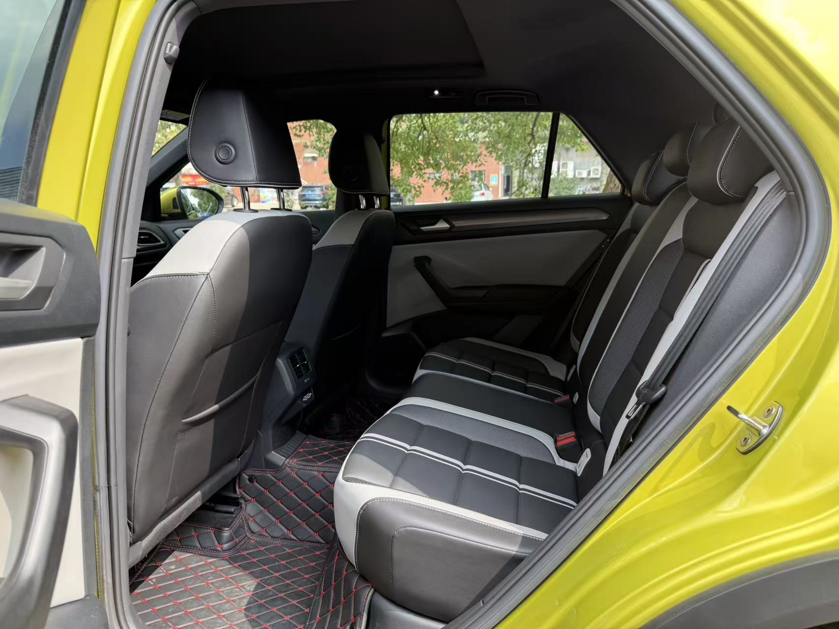 2023 VW T-ROC thumbnail 9