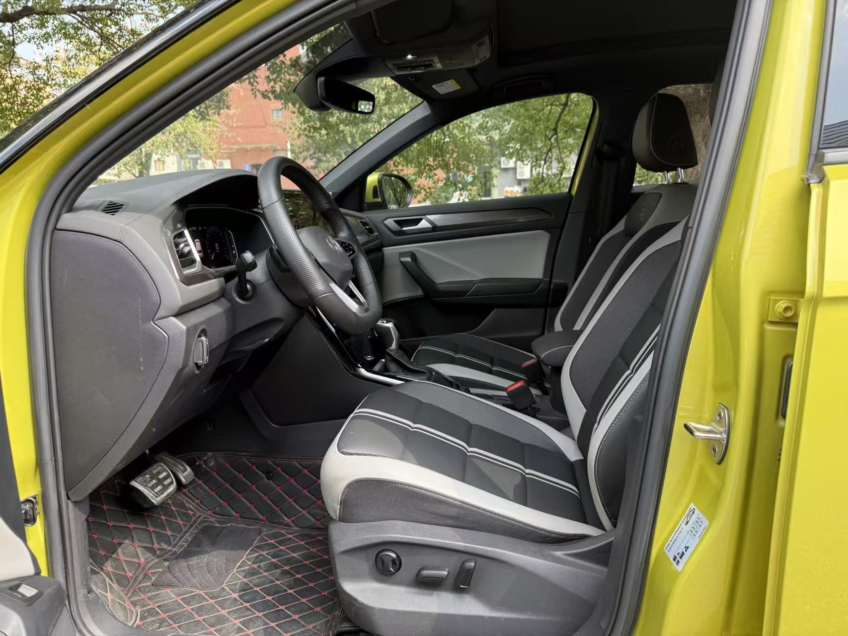 2023 VW T-ROC thumbnail 10