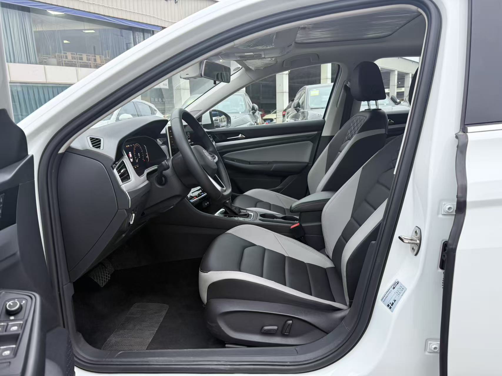 2024 VW BORA thumbnail 9