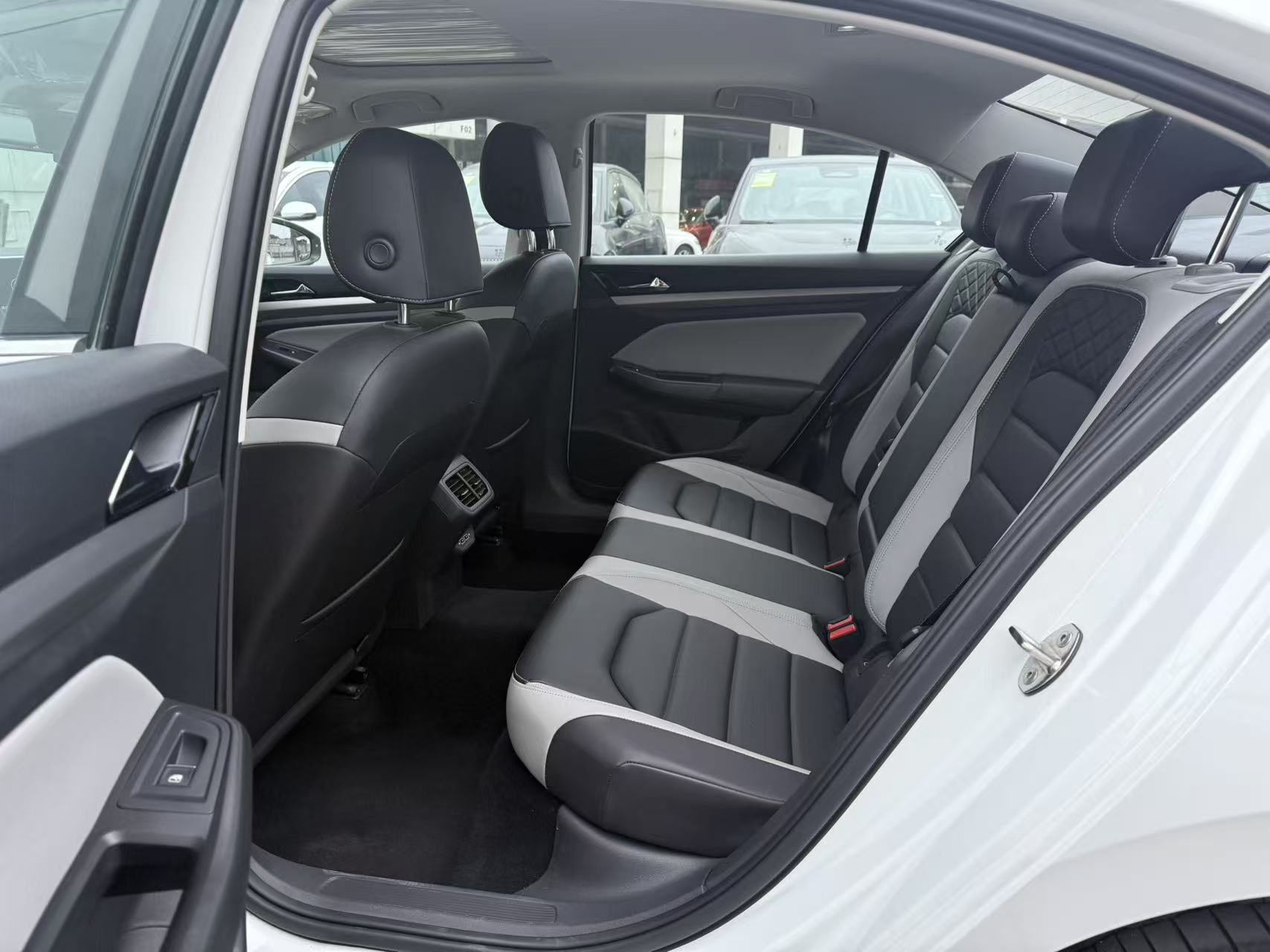 2024 VW BORA thumbnail 10