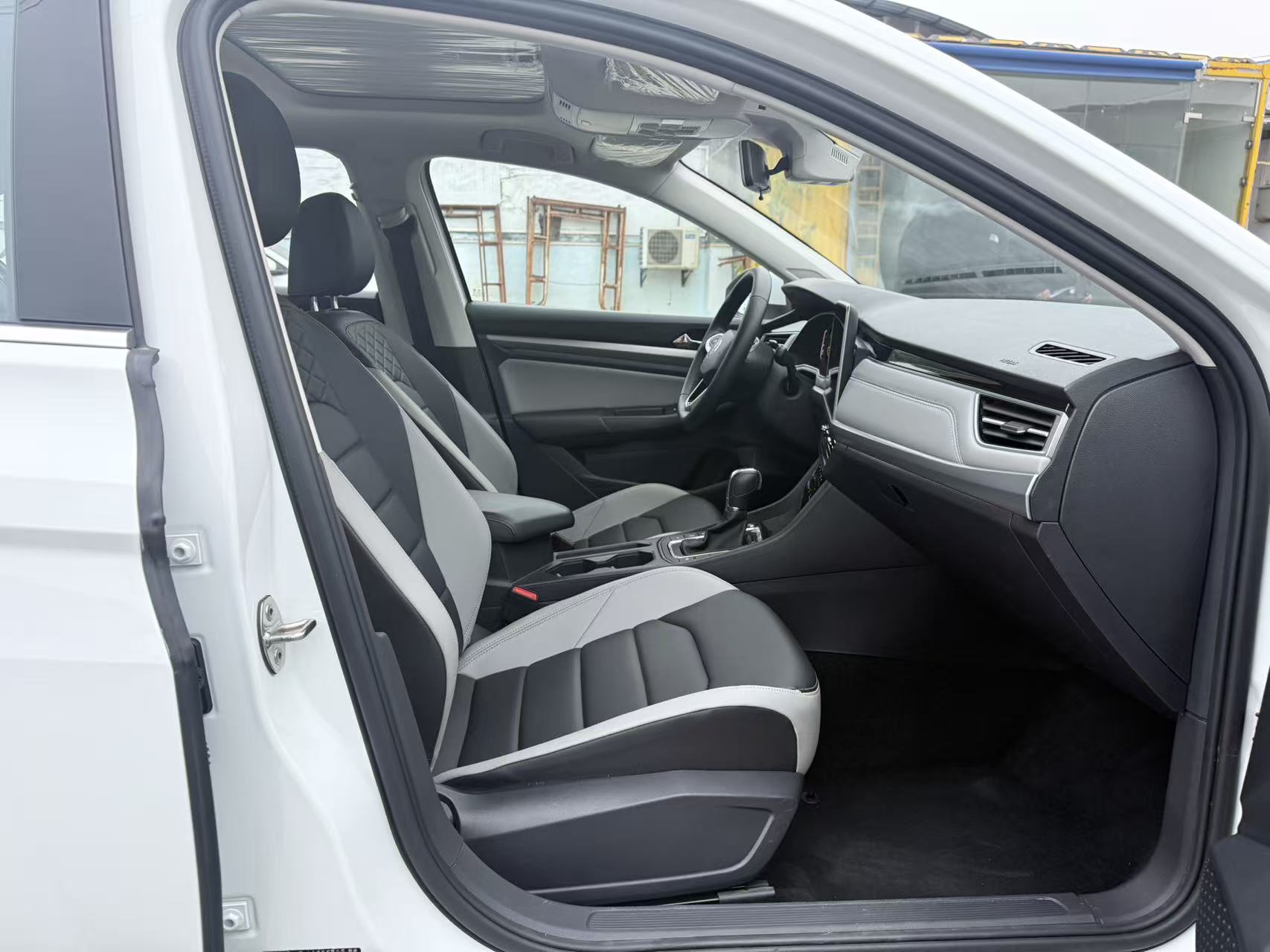 2024 VW BORA thumbnail 11